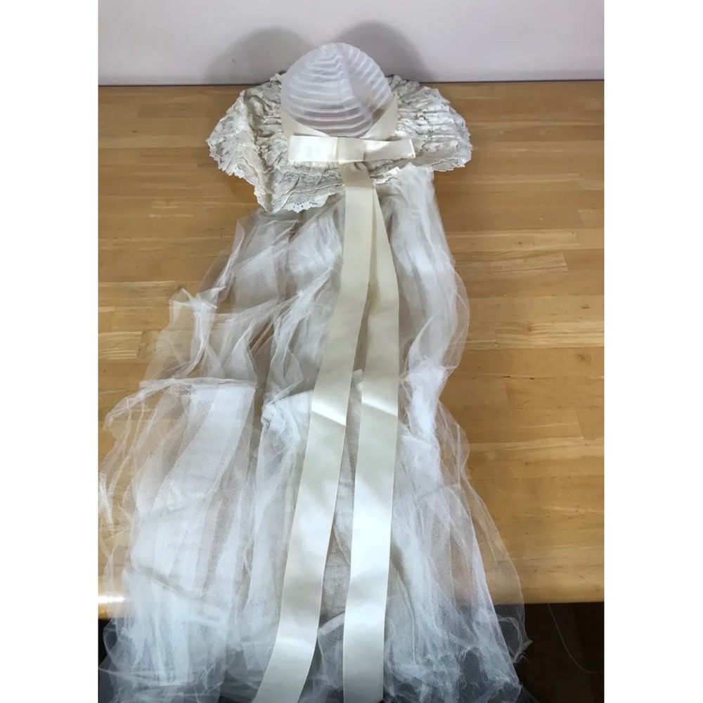 Vintage ILGWU Ivory Lace Wedding Dress Bell Sleeve Ruffle Gown with Veil Hat Set - Picture 6 of 7